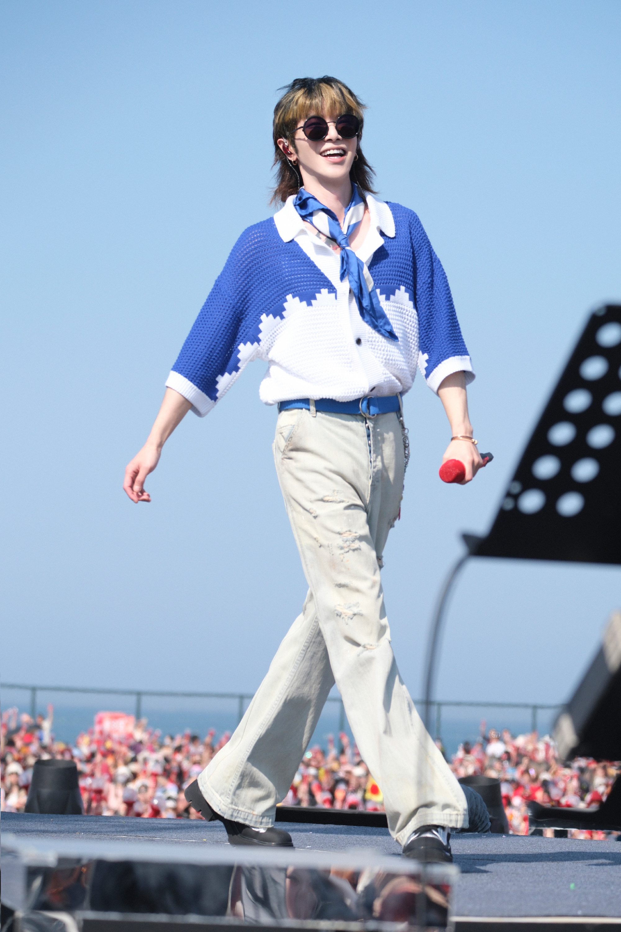 华晨宇就是与众不同,他是内娱首个在凌晨三点开演唱会的,好独特,好
