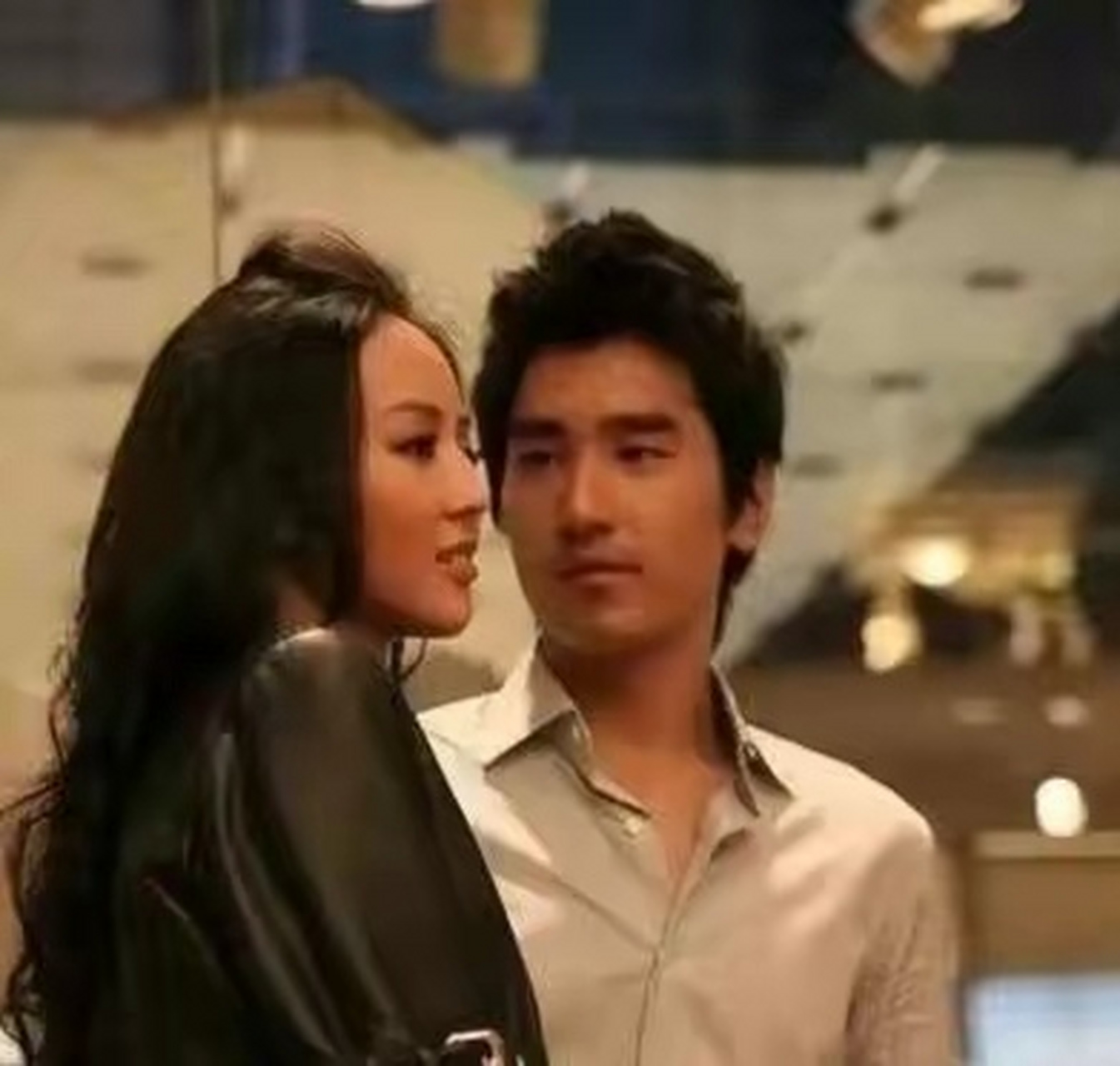 2011年,赵又廷和张钧甯开始了一段恋爱,两人都是知名演员,同居了3年