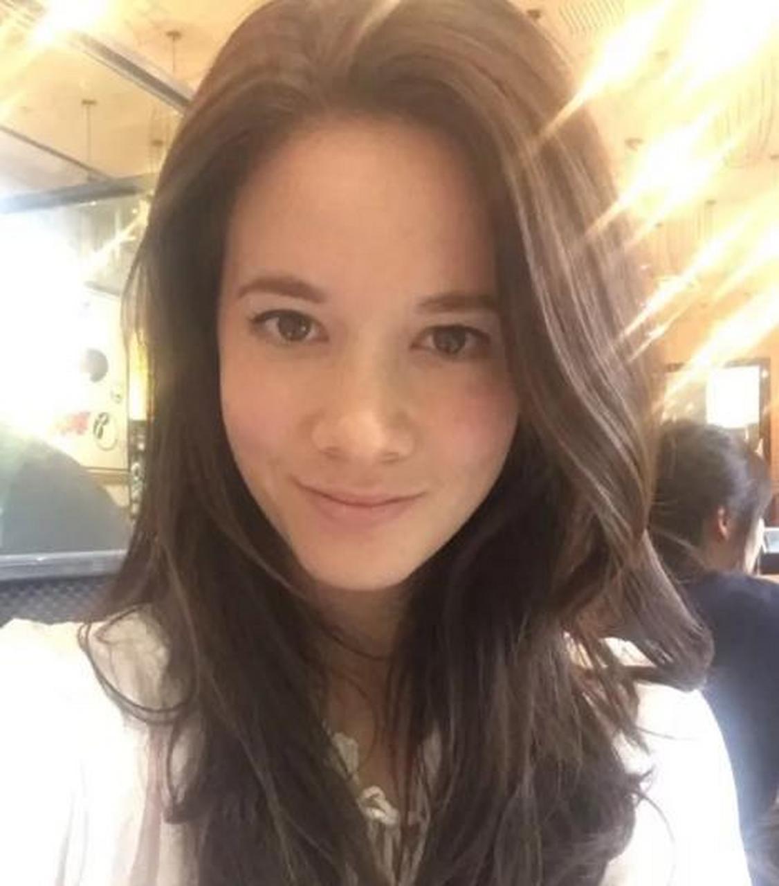 2016年,吴京筹拍电影《战狼2》,原定的女主角徐嘉雯突然要求涨片酬,被