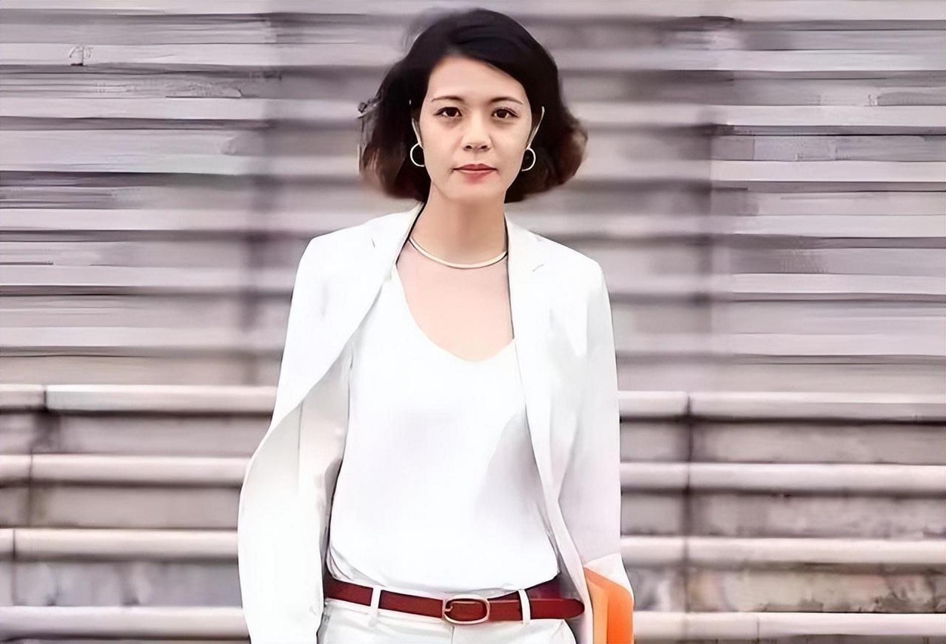 陈果教授说:"余生不要和任何人争辩,哪怕别人说一加一等于七,你都要