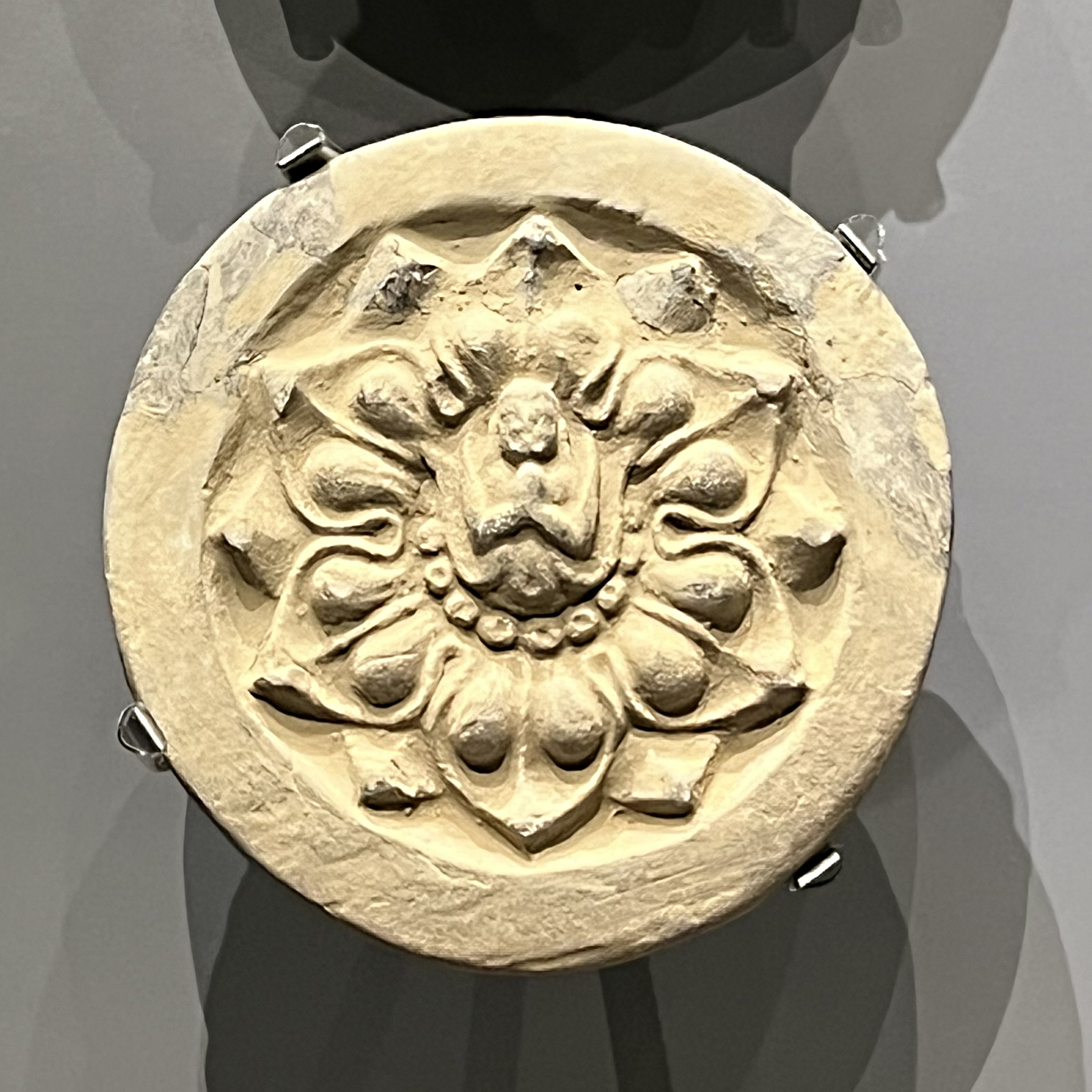 莲花化生 兽面 莲花纹 瓦当(之十二)大同北魏明堂遗址博物馆