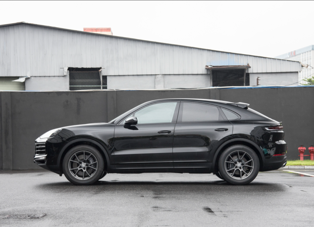 24款保时捷卡宴轿跑到店