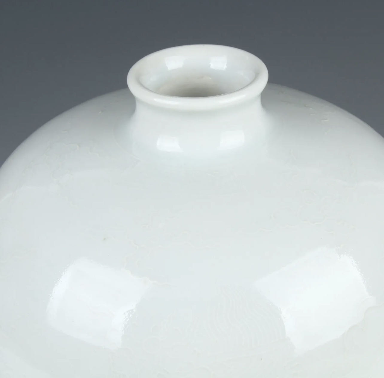 大明宣德年制青花倭角四方瓶