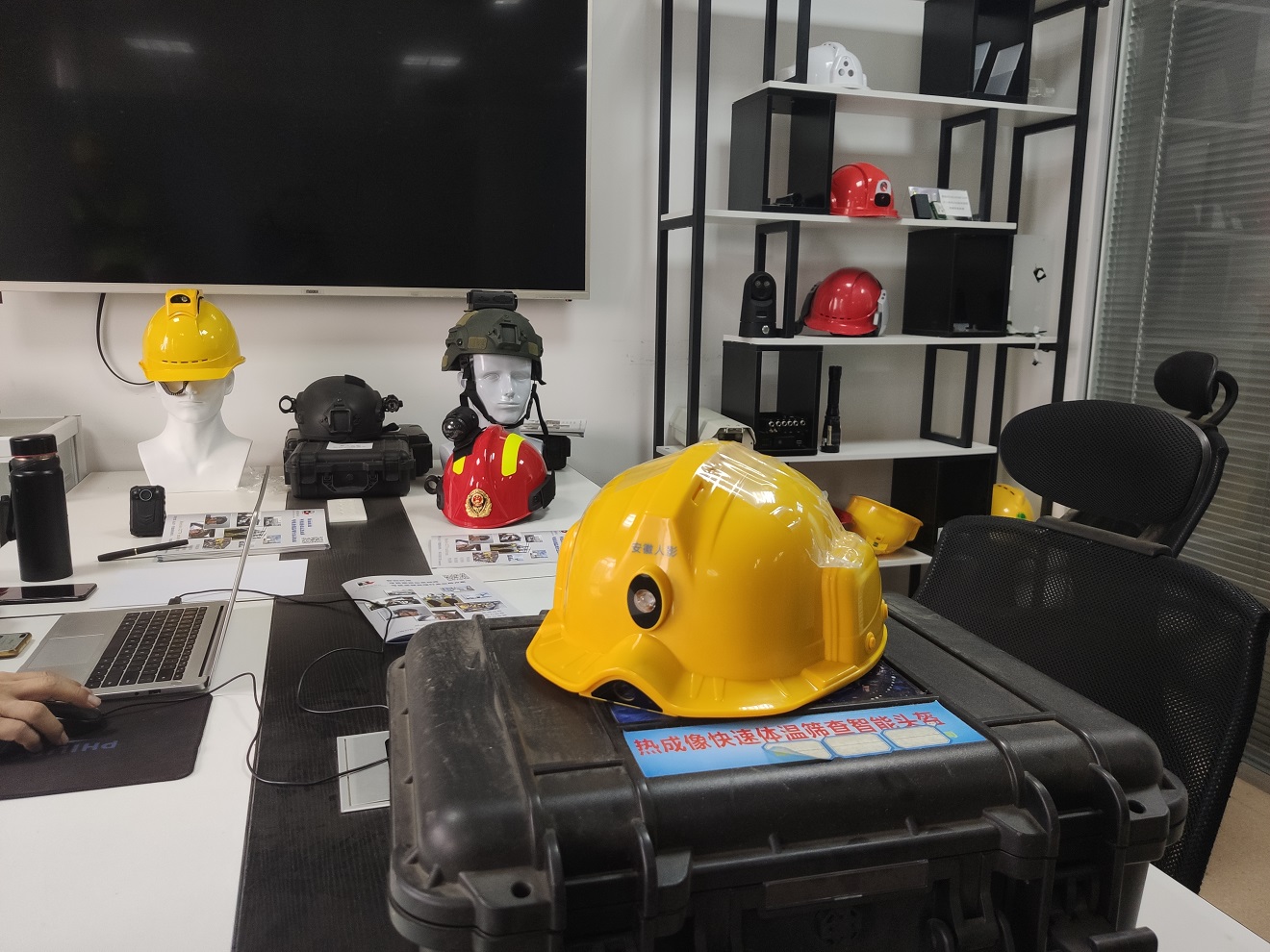 单北斗5g智能安全帽守护智慧桥梁安全