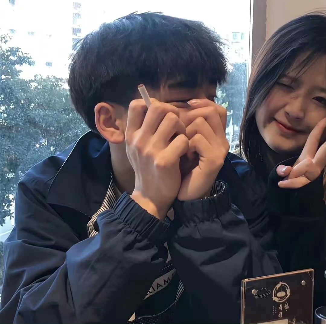 一些新的wechat真人情侣头像 #头像# #头像分享# #情侣头像