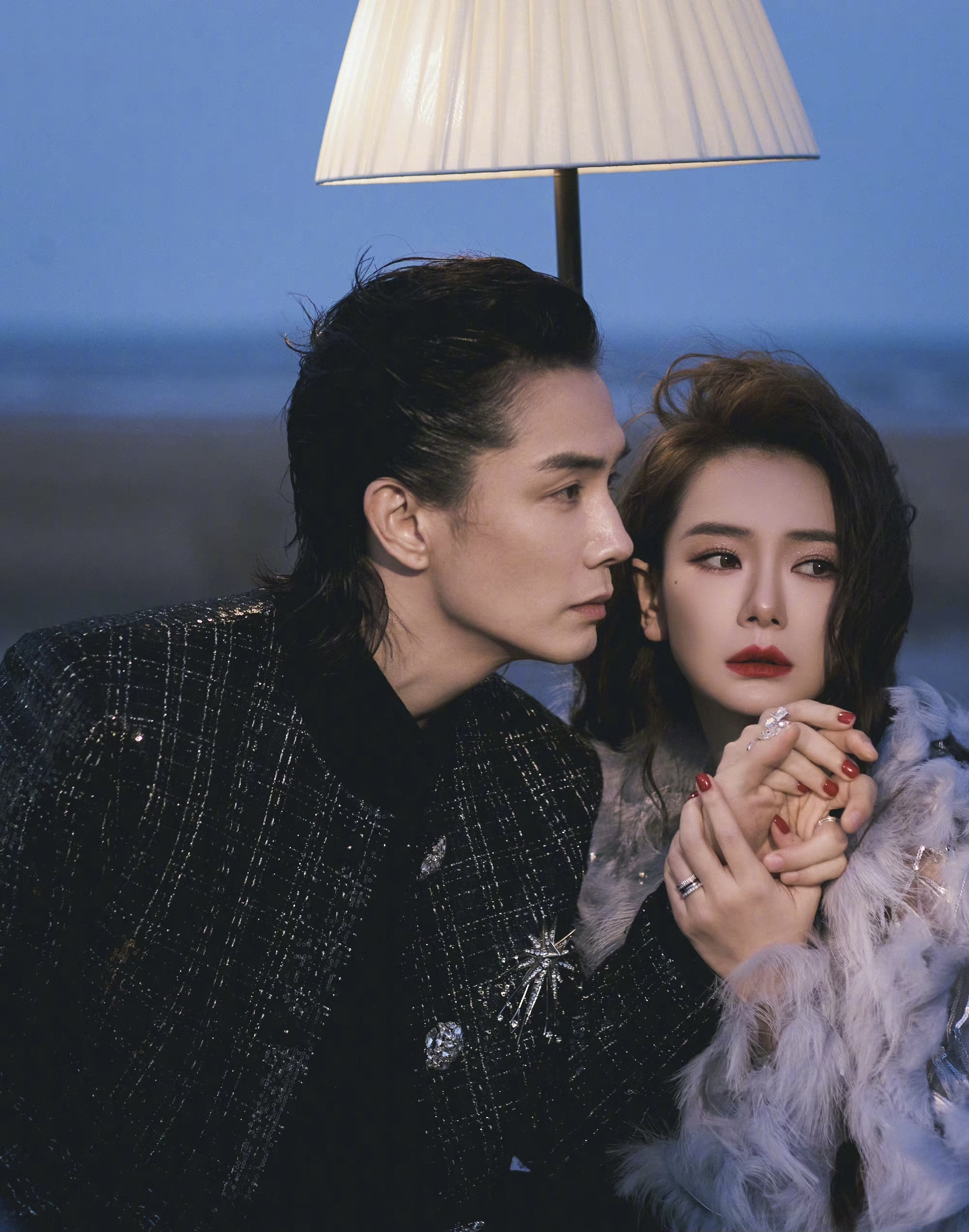 戚薇李承铉真的很有夫妻相,不管是正面还是正面一看就是一对,俊男美女