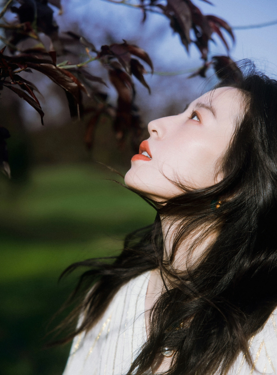 周雨彤,白色连衣裙,唯美动人!