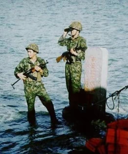 1990年11月7日,中国南海的南薰礁发生了一起严重的案件.