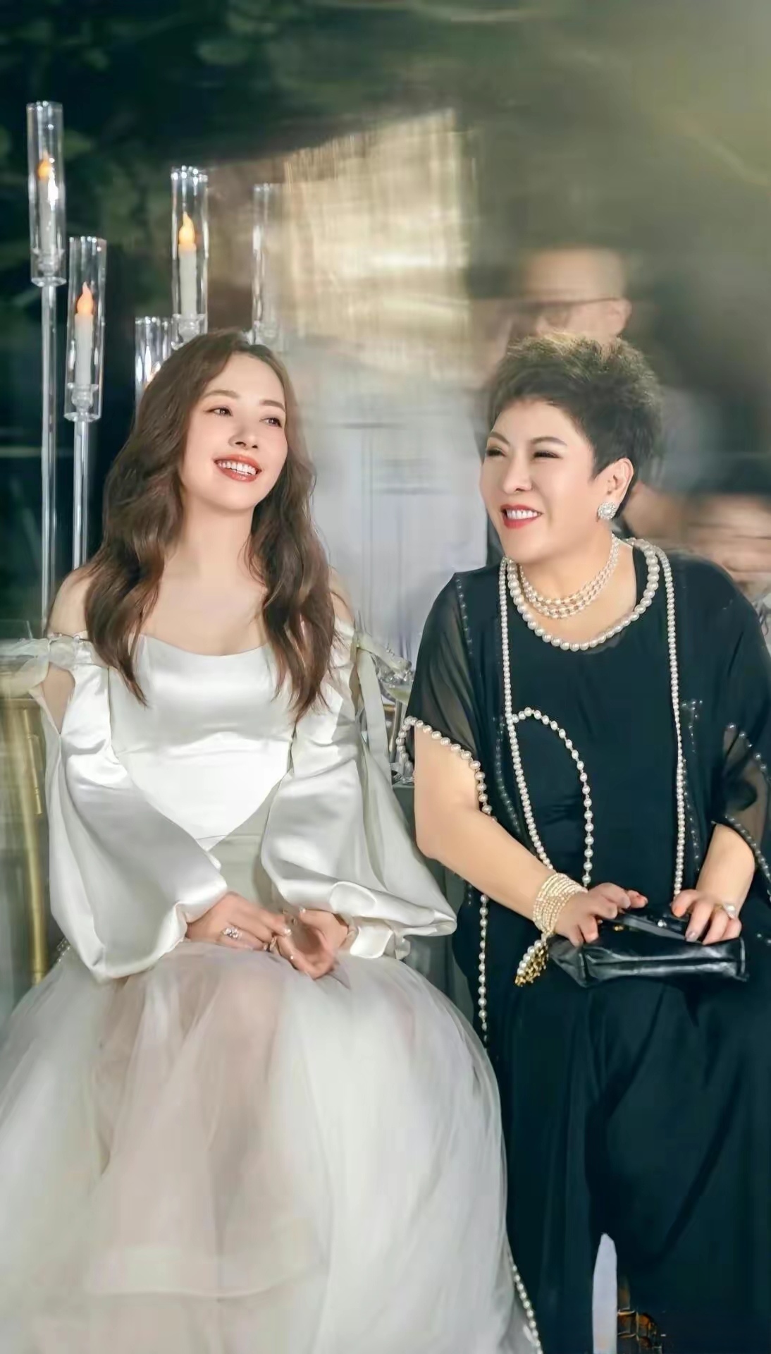 郭碧婷稍微皱个眉向太就紧张得不行嘘寒问暖比亲妈还细心
