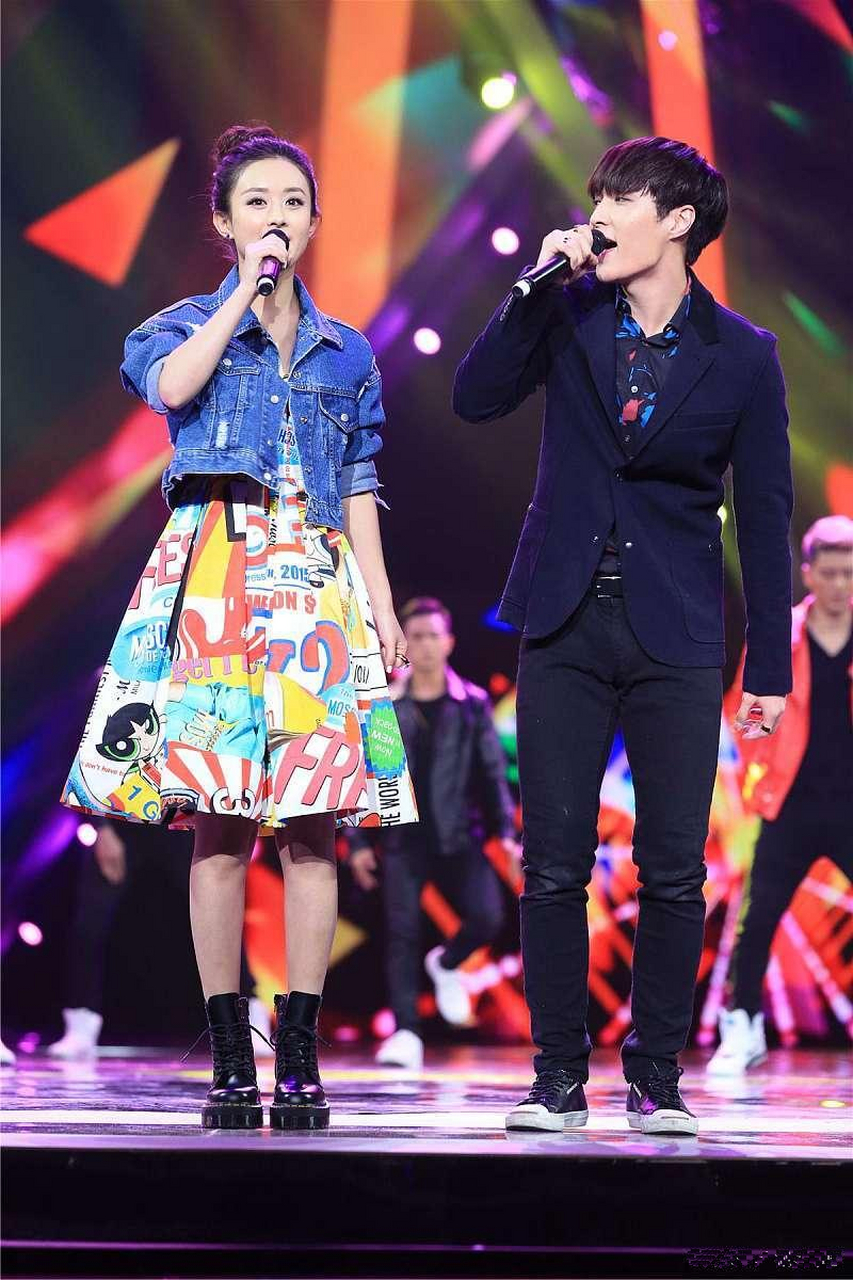 张艺兴和赵丽颖颜值好高