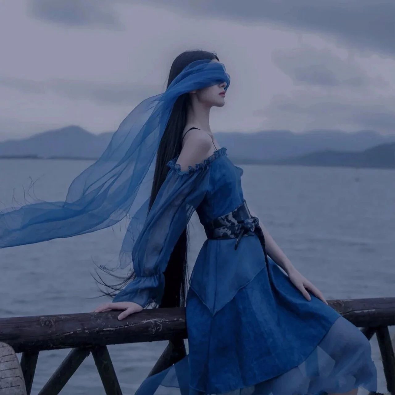 想去海边363436373039蓝色女生头像