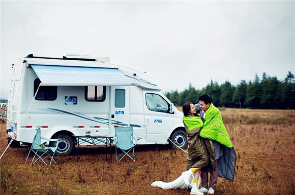回顾陕西一女子交往男大学生,二人在房车内共度一夜后,引发血案