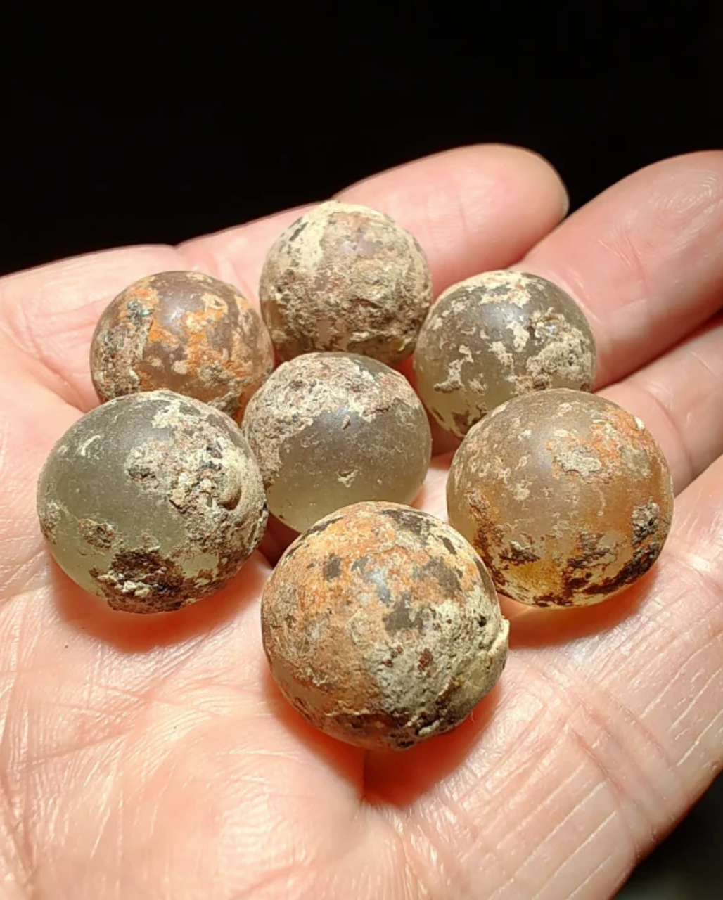 文玩圈中的舍利子备受追捧,但真正的舍利子数量稀少且珍贵.