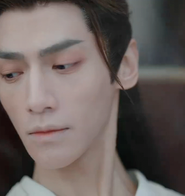 4位瘦成"纸片人"的男星,"文物脸,筷子腿",越看越难看!