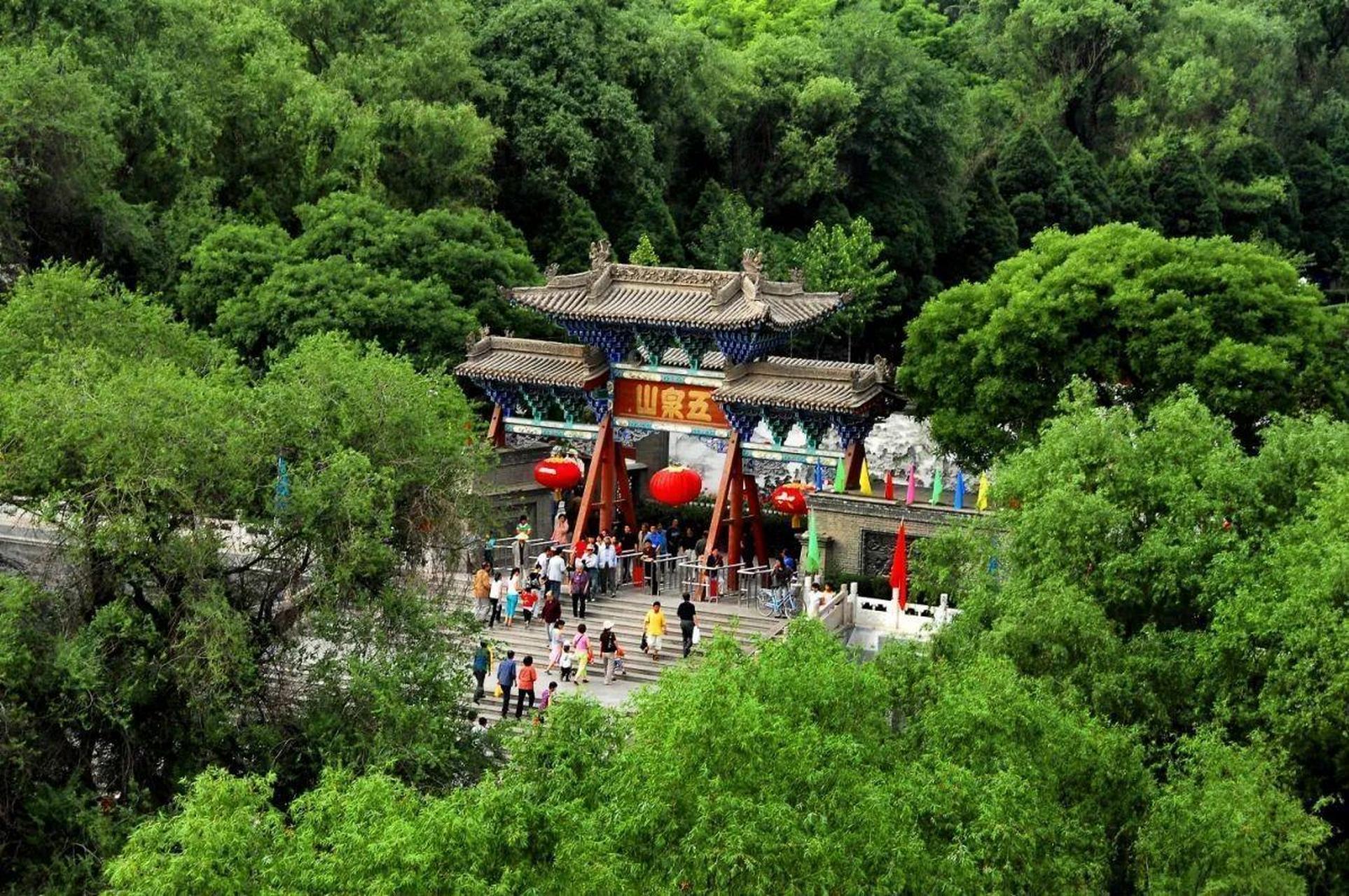 推荐景点包括黄河铁桥,白塔山,五泉山公园,兰州水车博物馆,甘肃省博物