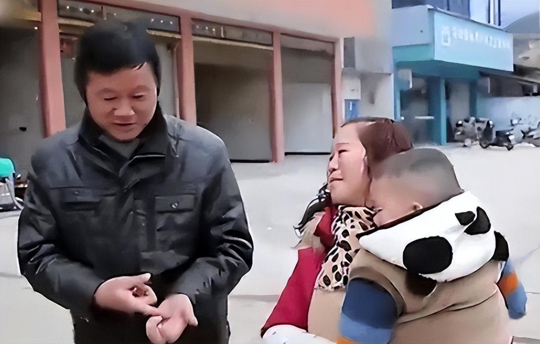 回顾袖珍人吴康:他的外表看似小孩,实则36岁,如今靠拼图发家致富