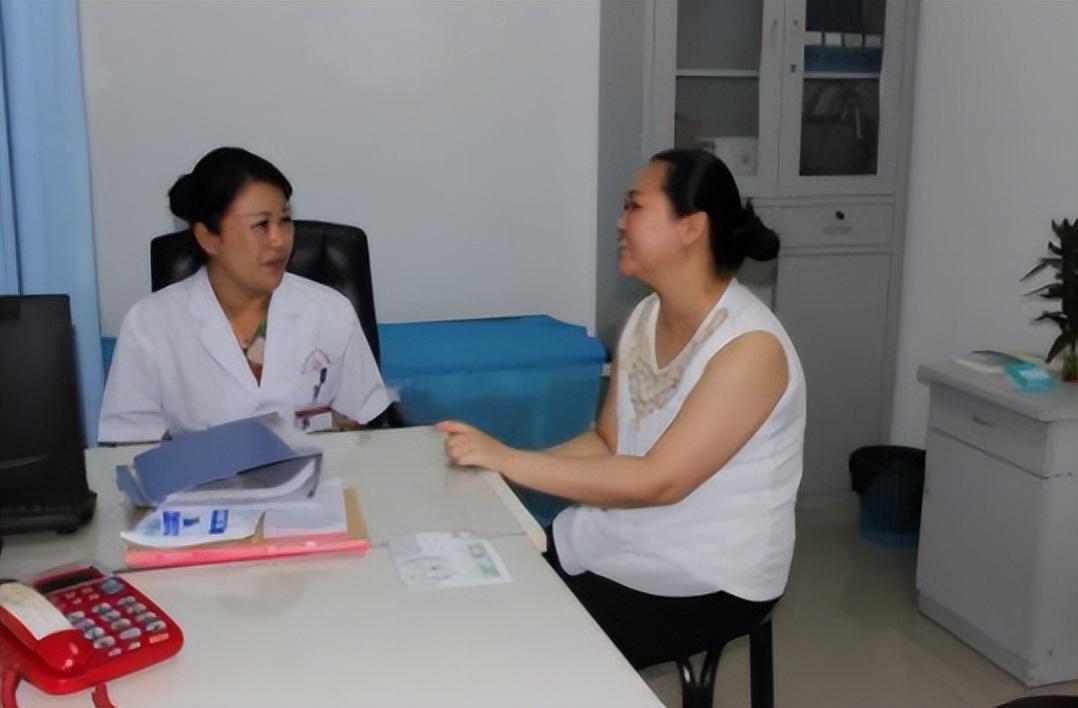 在颜淑英的陪伴和照料下,李康宇走南闯北,到各地演讲,虽然每次出行都