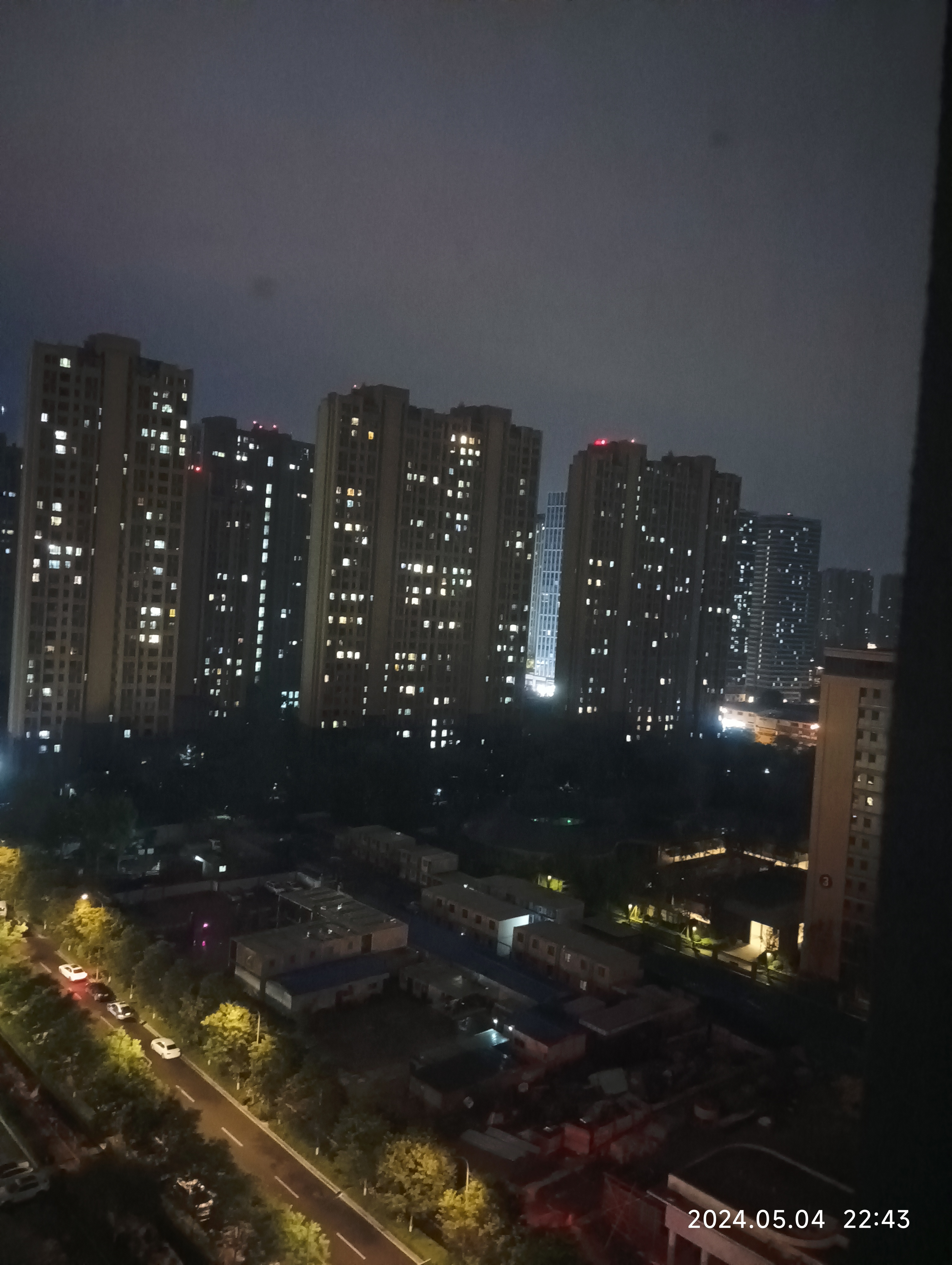 时间快23点了,看楼上的灯光说明还有好多人没有信息