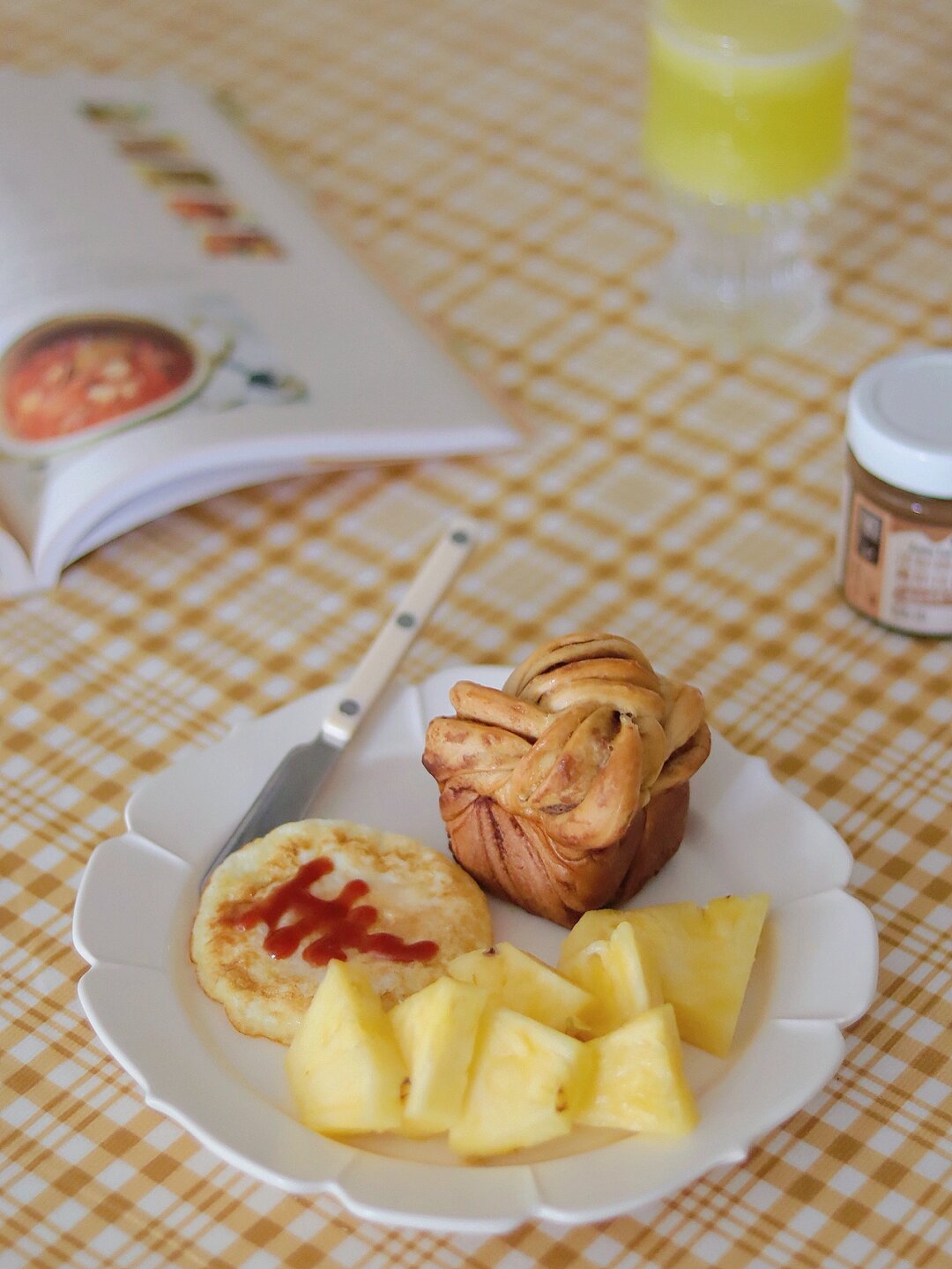 家属吃完早餐就去上班了,我继续居家 烤好的咖啡豆乳小方昨天带回家给