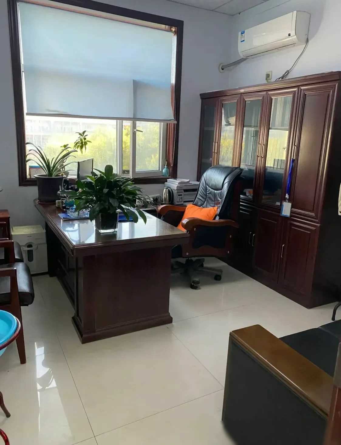 比如,我知道一个镇副镇长,他的工作很忙,每天都要处理很多事情