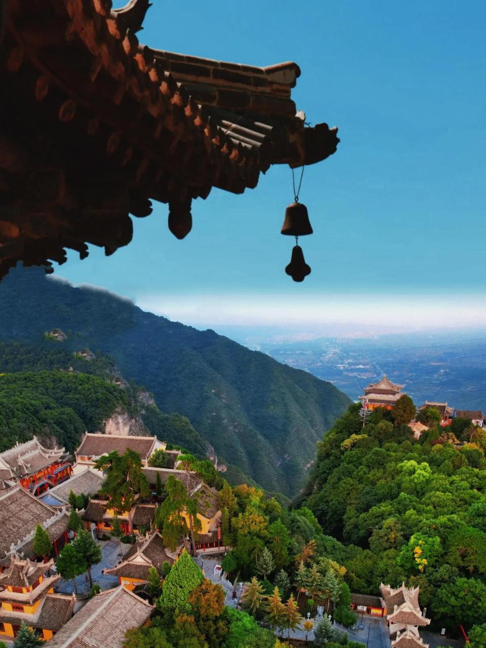 崆峒山旅游景点介绍  90崆峒山(kōng tóng)位于甘肃省平凉市,是