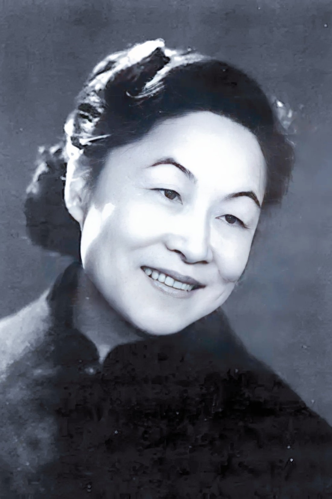 杨绛先生曾言:  "生活非繁花锦簇,知足,热爱与简化,构成其美好.