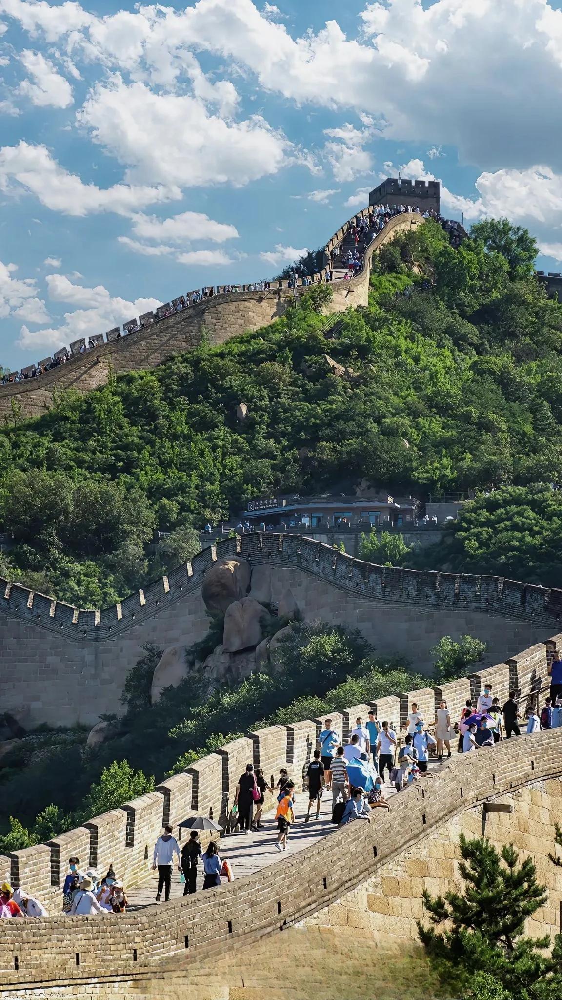 它是中国古代为抵御北方游牧民族侵袭而修建的防御工事,跨越多个朝代