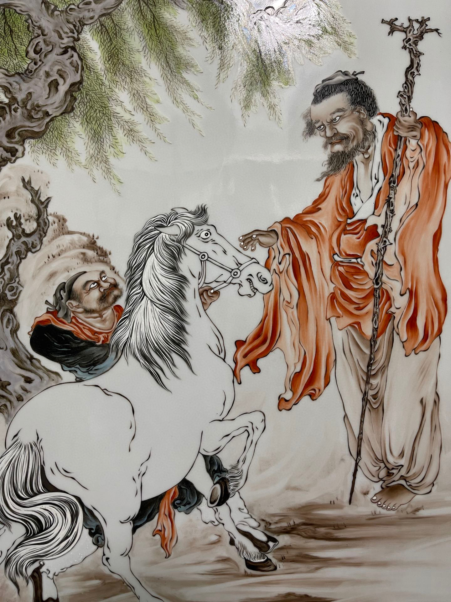 王步粉彩人物《伯乐相马》瓷板画,画工精湛老练,色彩古拙,线条流畅