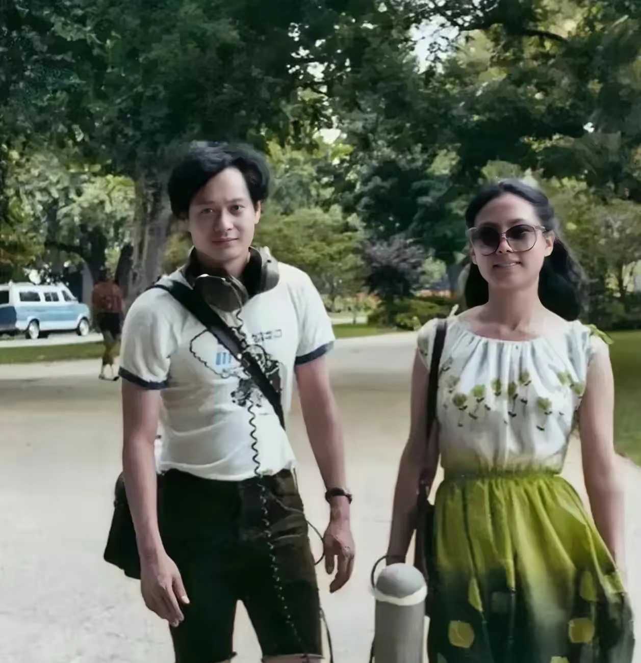 导演李安的妻子李慧嘉,年轻时候貌美如花,是博士,在李安事业发展给了