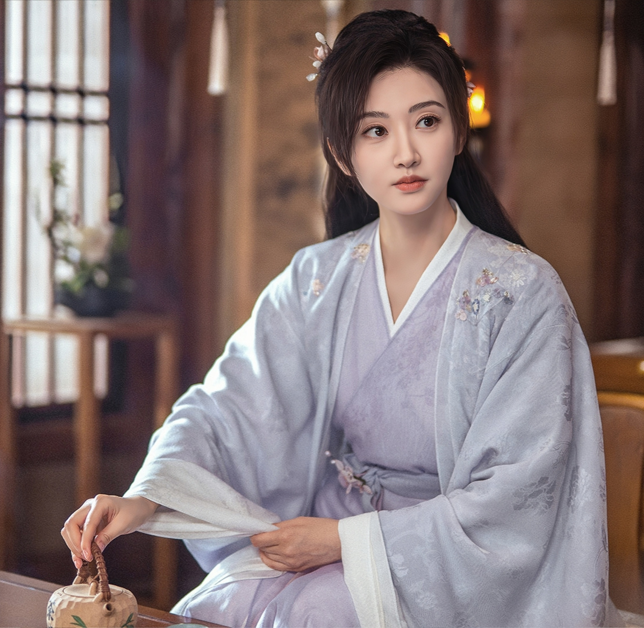 景甜演过的古装剧角色,《司藤》里的司藤/白英,《灼灼风流》里的慕灼