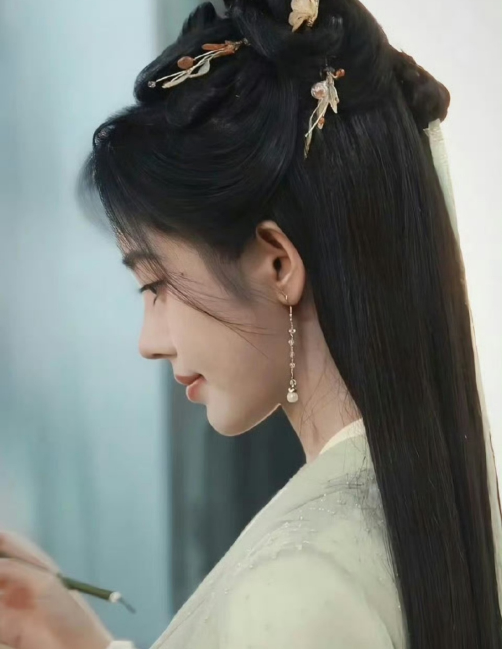 不得不承认鞠婧祎的侧脸真的很流畅!