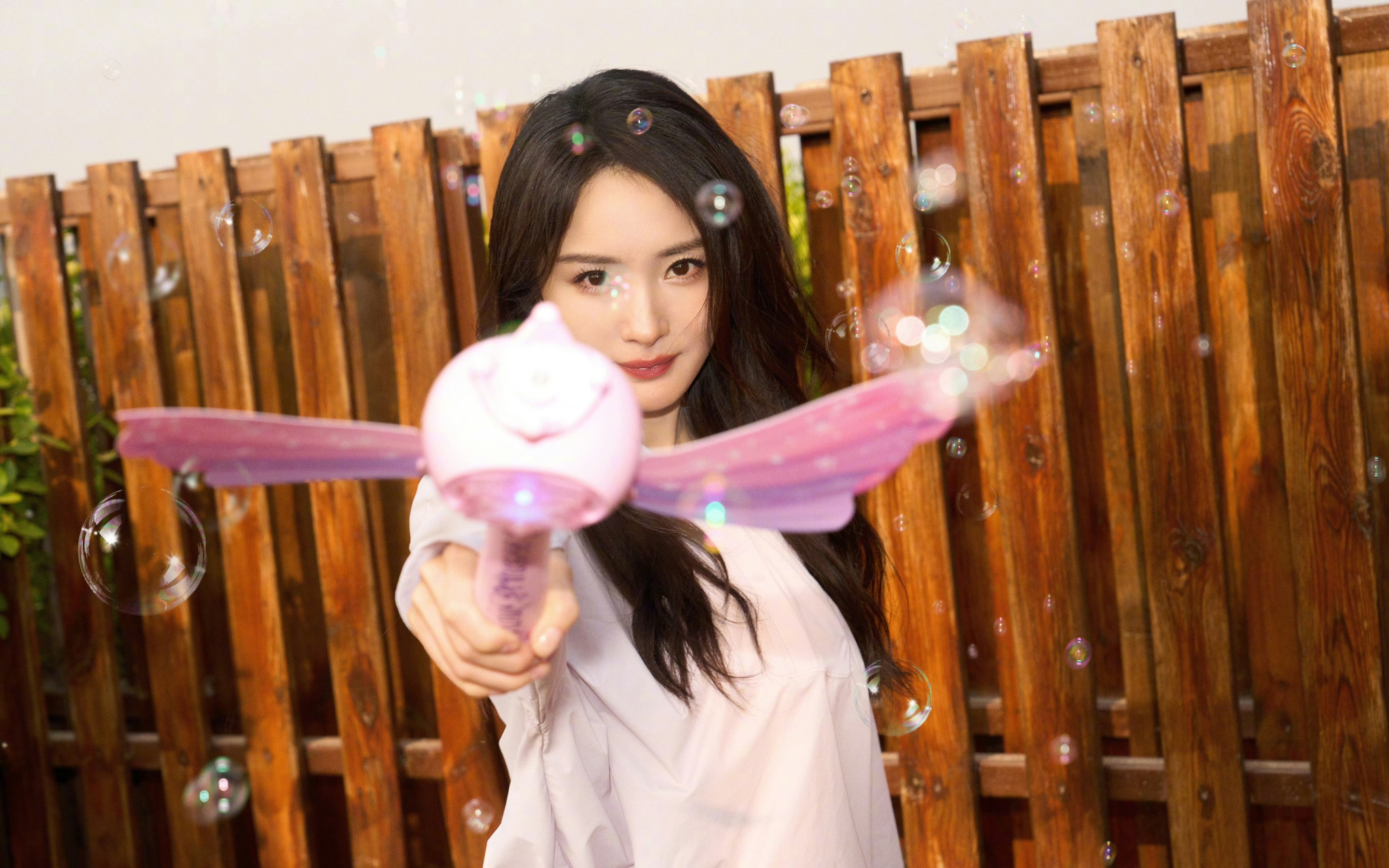 杨幂,黑色短裙,满满少女感!