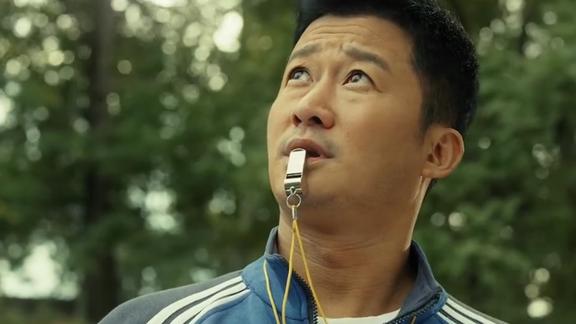 于谦如何用一杯酒成功打动巨星吴京,参与电影《老师好》!