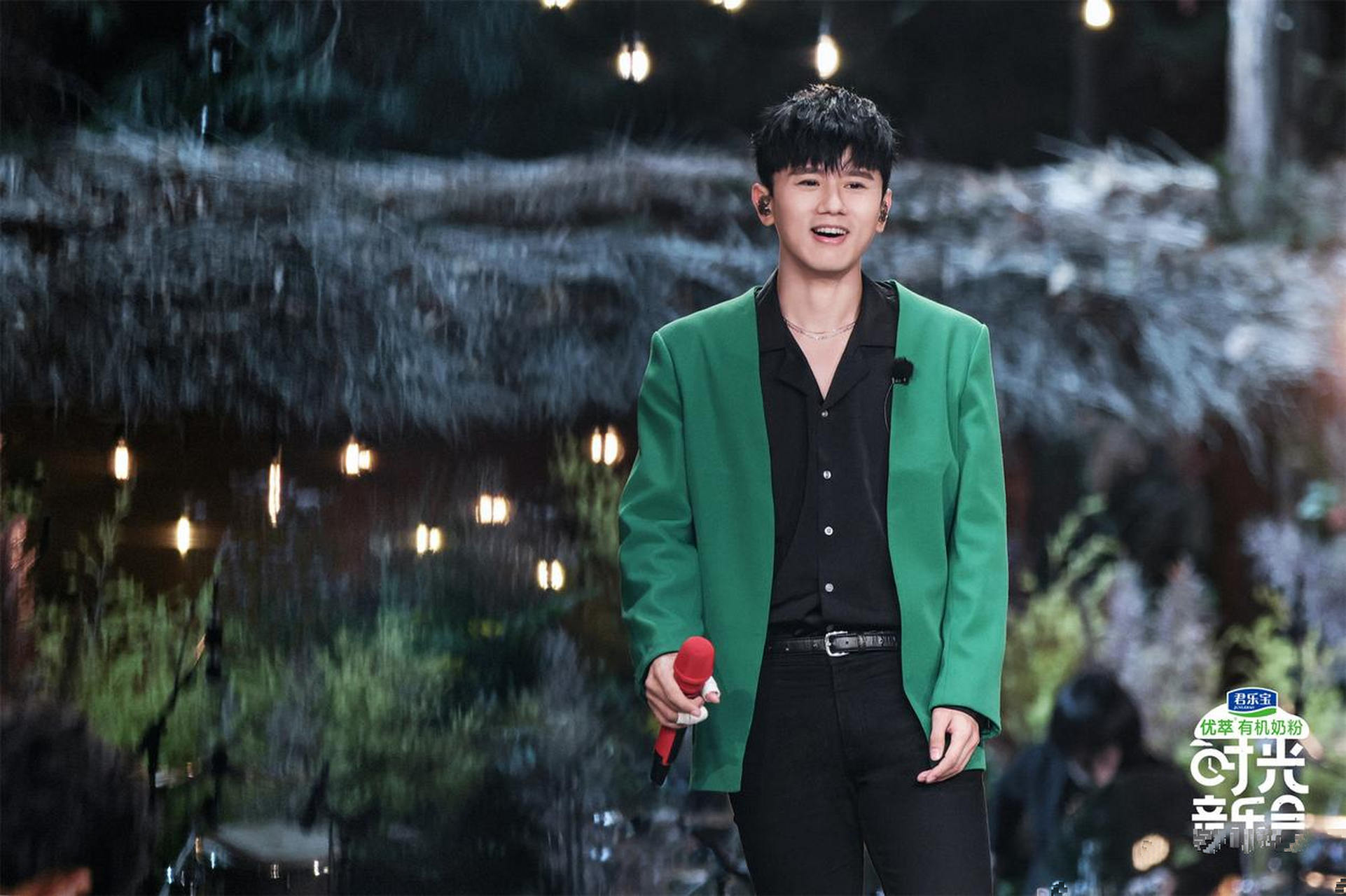 38岁张杰与林志炫,"红绿灯"穿搭同台耍帅