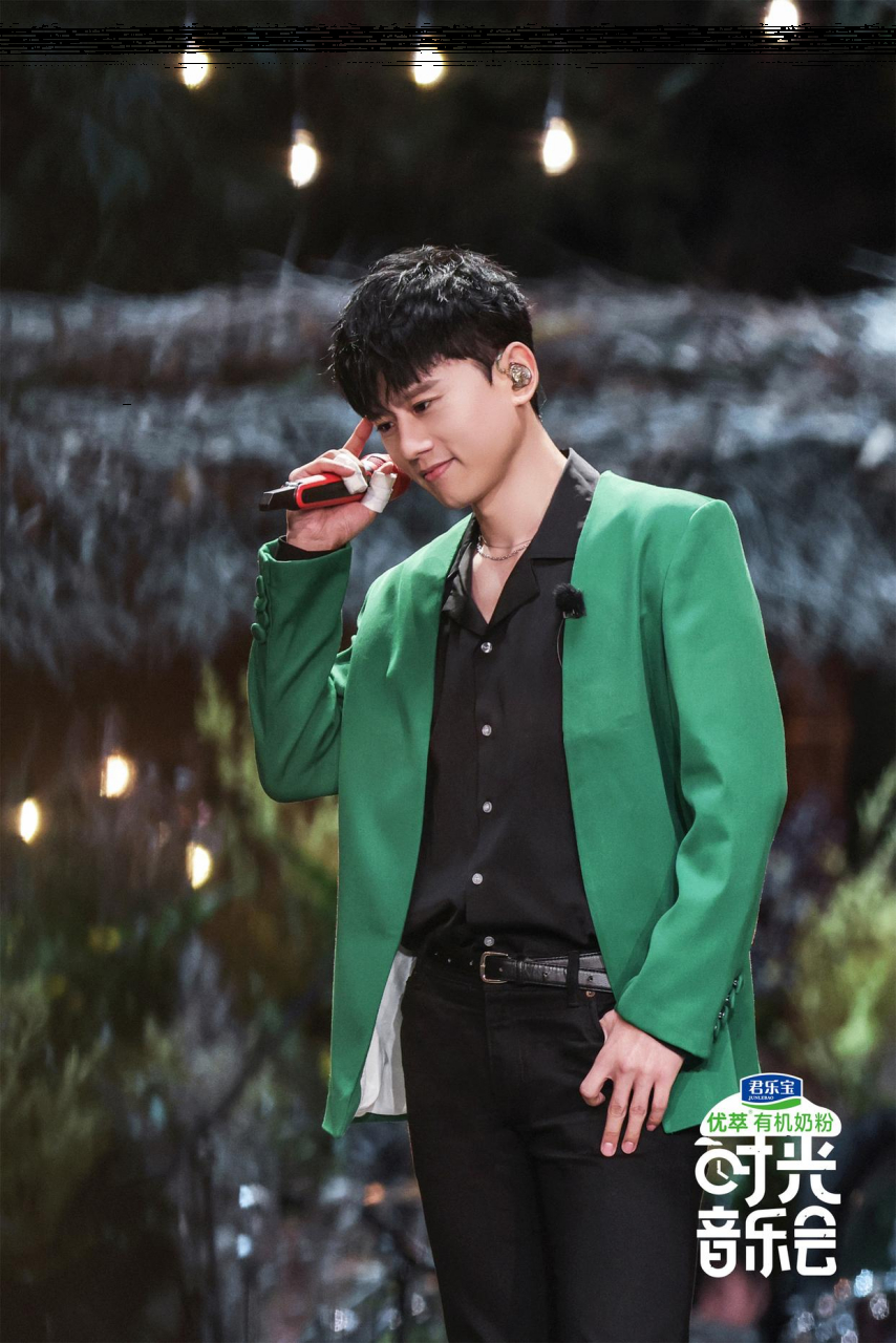 38岁张杰与林志炫,"红绿灯"穿搭同台耍帅