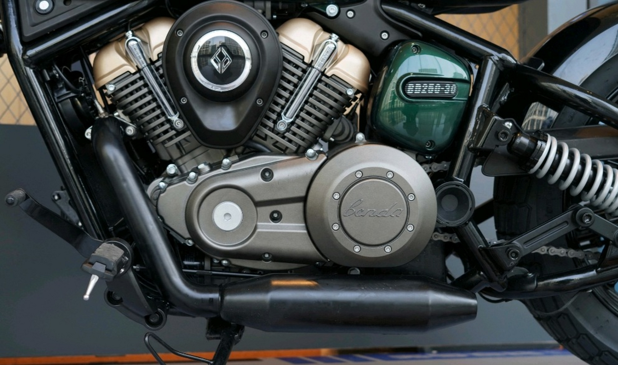 奔达拿破仑250,独特外观 v型双缸发动机=机械美感巅峰.