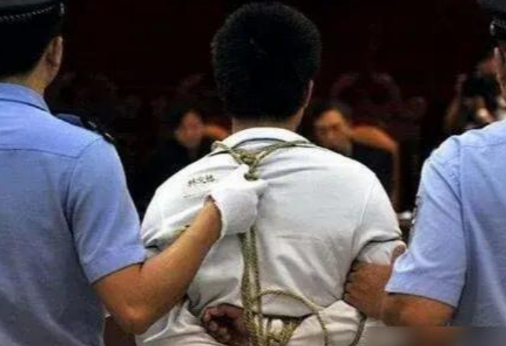 回顾09年贵州18岁少年刚出狱就"当街杀人",被判死刑后还满脸笑意