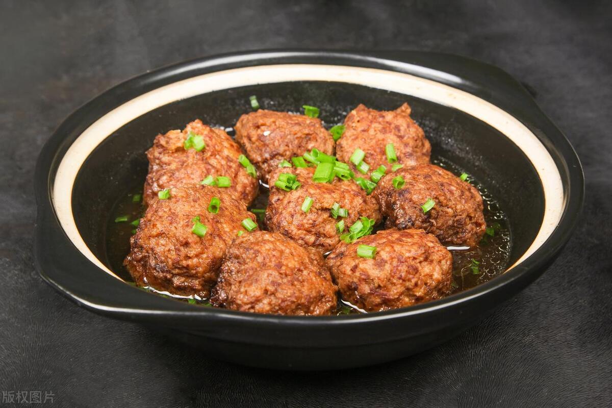 保定美食探秘:驴肉火烧领衔,十大地道佳肴让你流连忘返