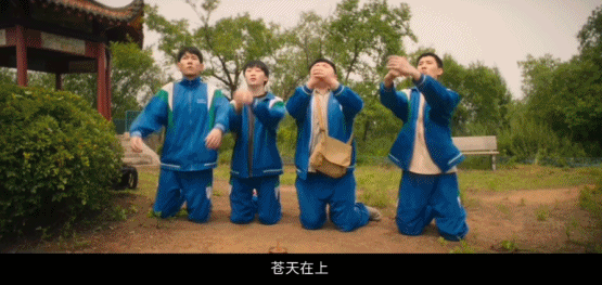 抖音举手什么梗=举手是什么意思网络用语