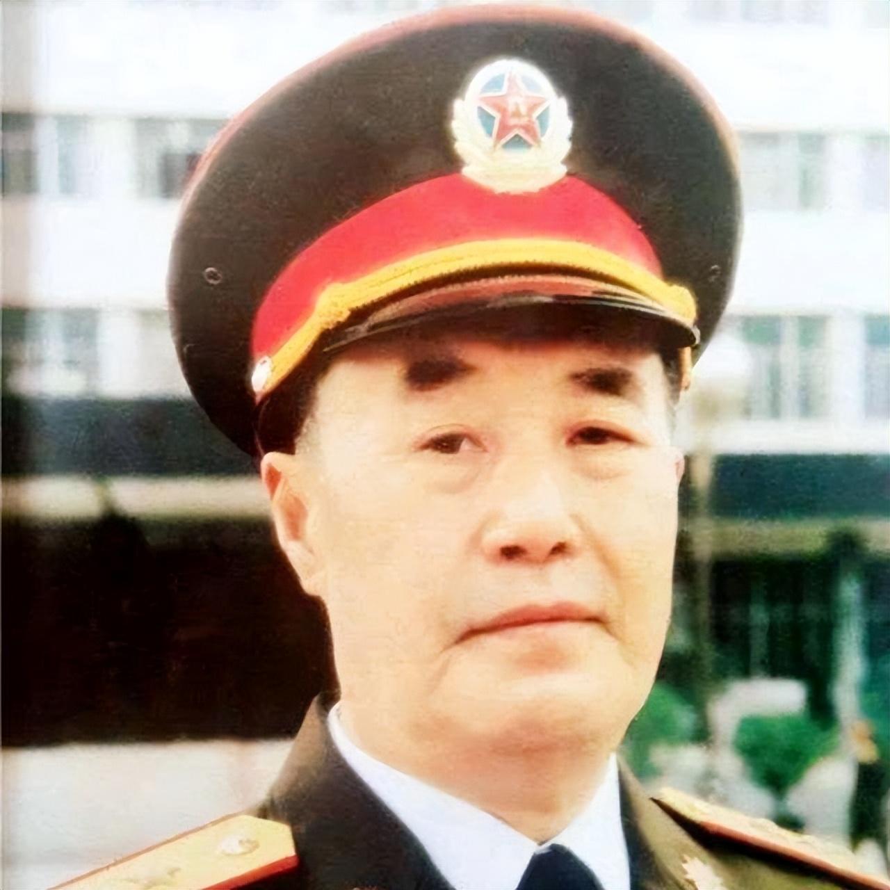 中将何其宗,42岁当副总参谋长,离不开三位将军的帮助