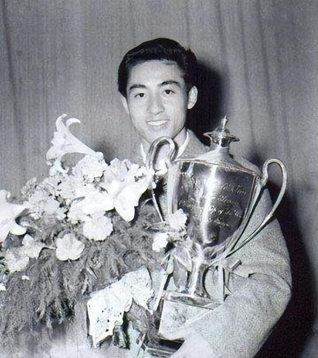 世界冠军庄则栋,1976年受牵连入狱4年,墓碑上一句话引世界瞩目