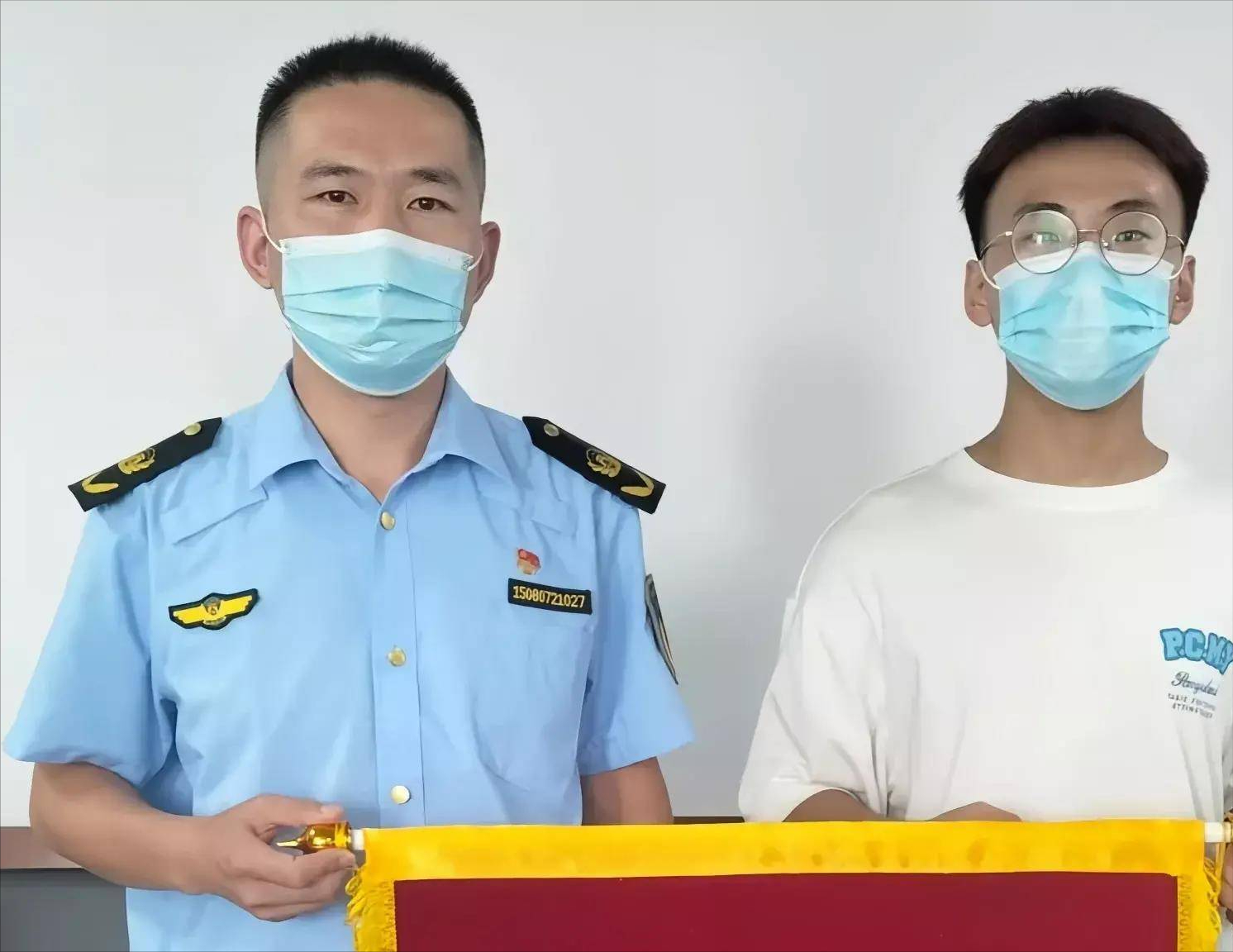 10年山东小伙警察考试得第一,却成通缉犯,只因成绩超过局长儿子