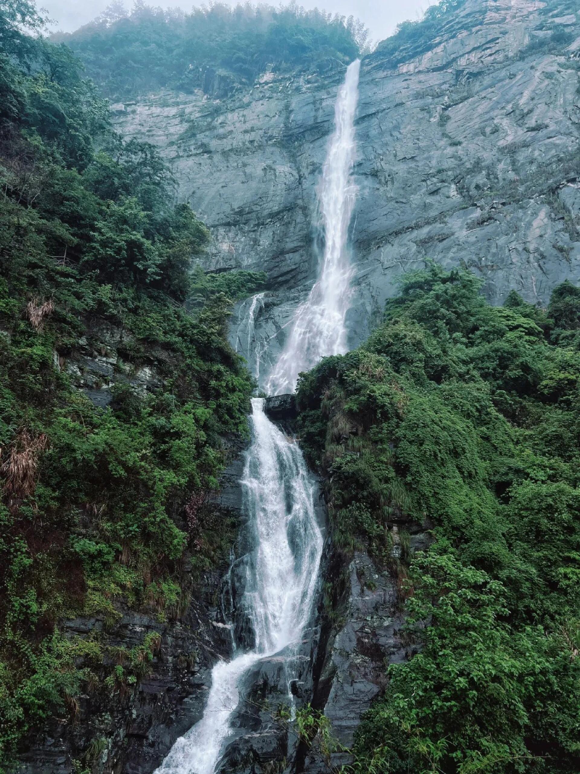 武功山:位于江西省萍乡市和宜春市交界处,武功山以其广袤的高山草甸