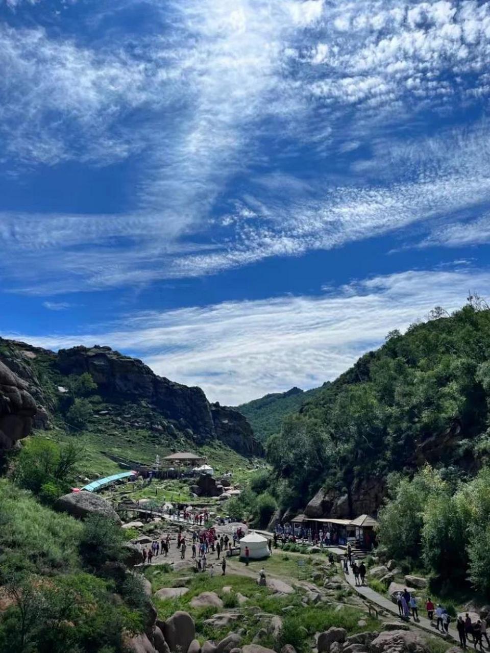 黄花沟旅游景区的介绍  去年我去了乌兰察布黄花沟旅游景区,玩得特别