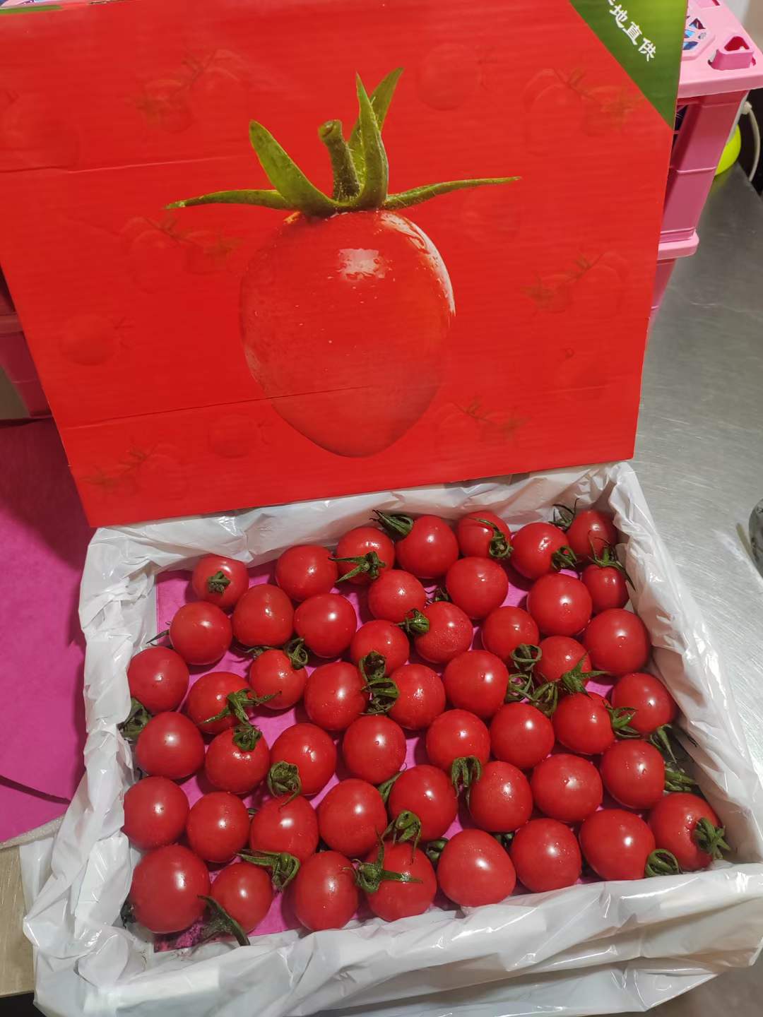 现在的水果包装真是绝了,郑州朋友送了一个圣女果,包装看着确实好看