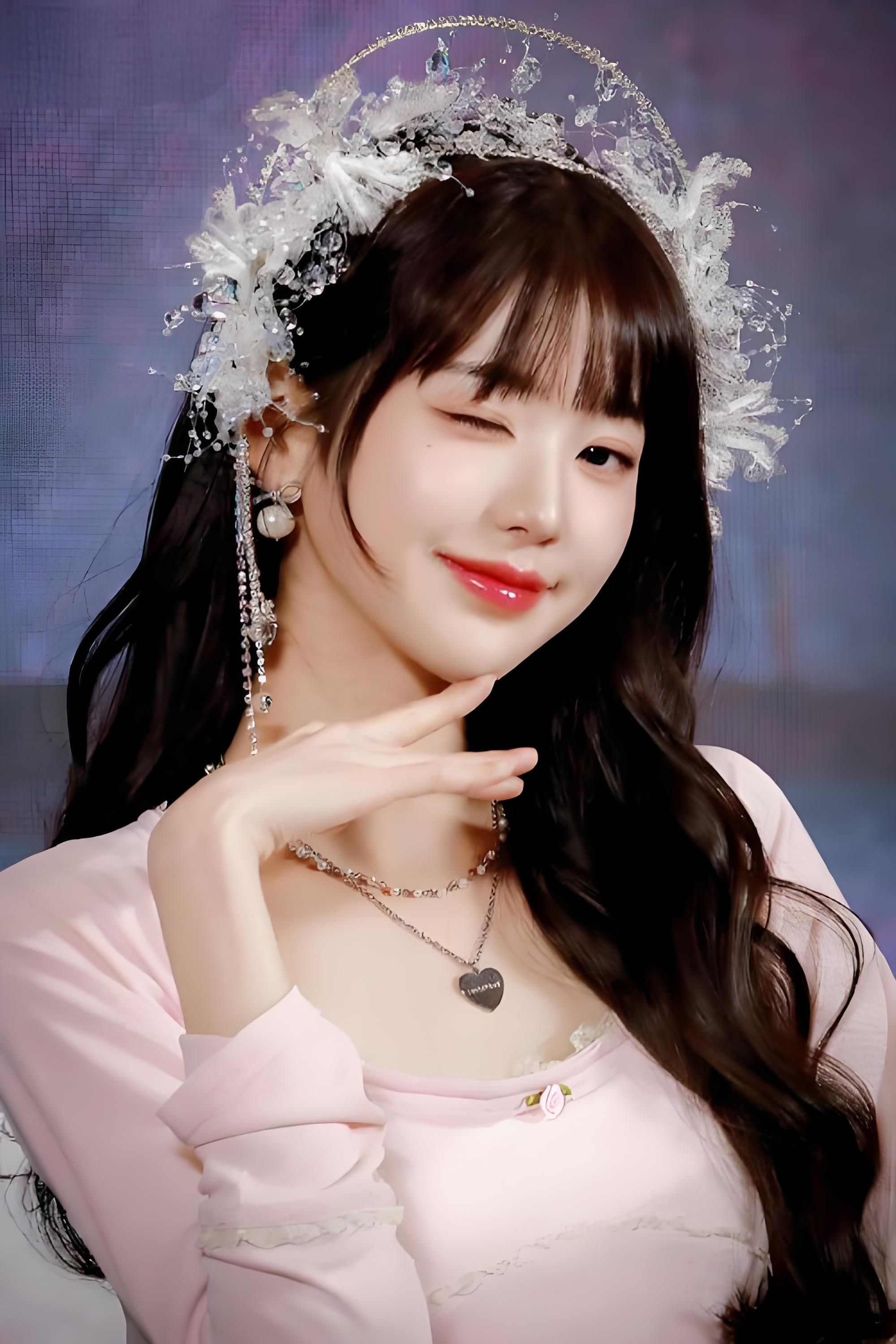 看起来你提到了一个有趣的网络话题,关于张元英的表情管理"失败"的