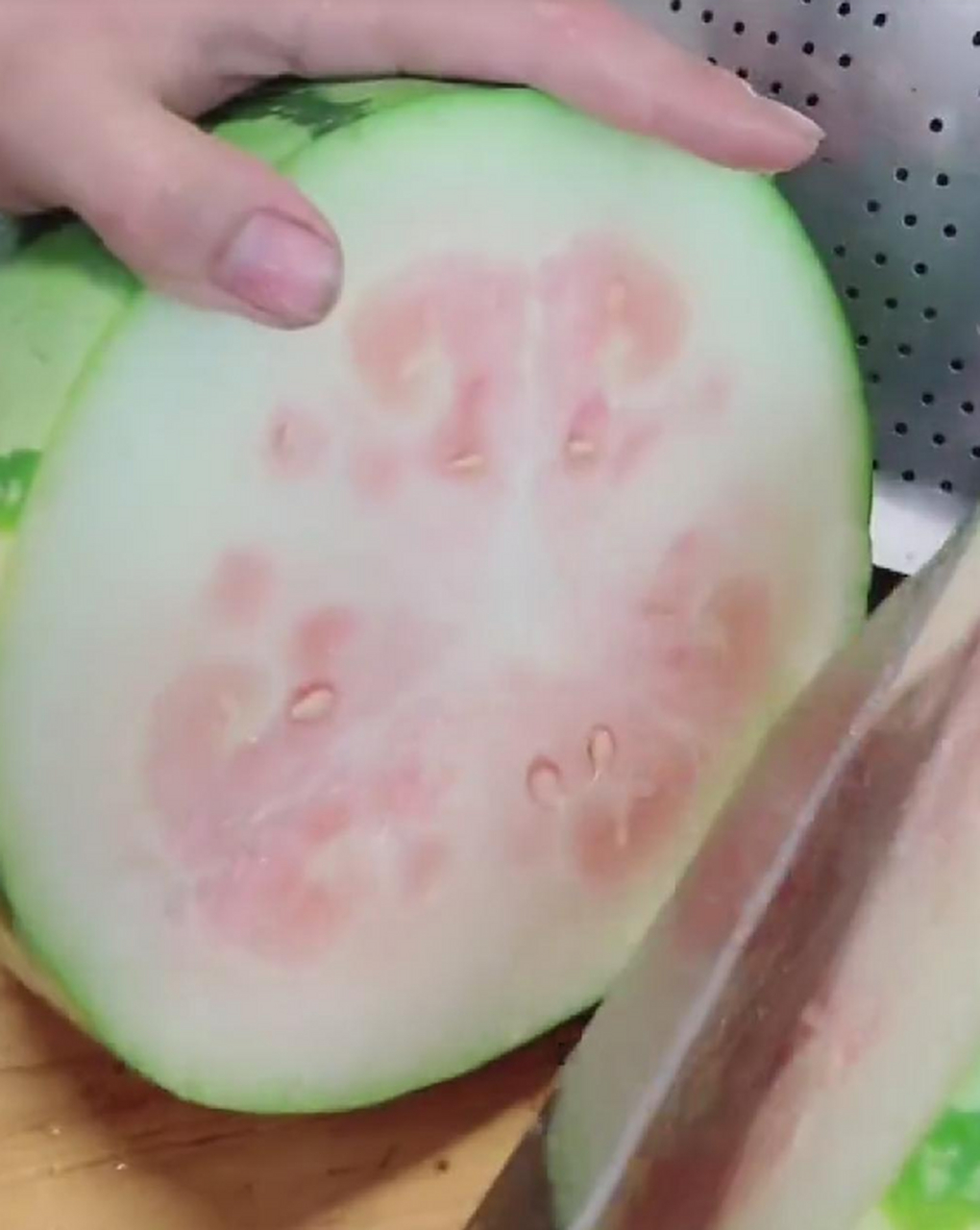 今天买了一个半熟的西瓜