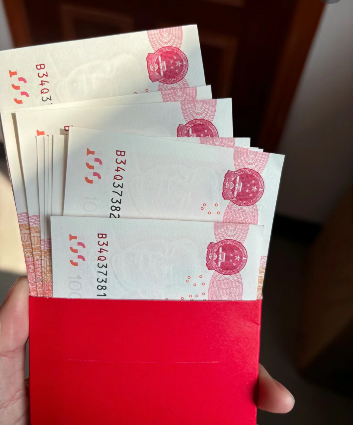 我希望他可以参加,包一个6666的红包做见面礼,到时候我家人见了他也