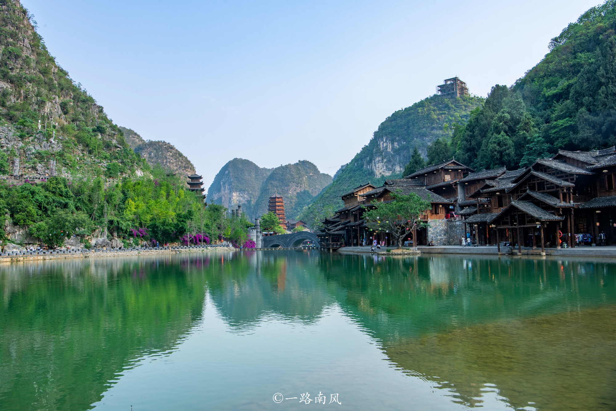 贵州云南广西交界处有个黔西南,空气好景色美,还盛产黄金