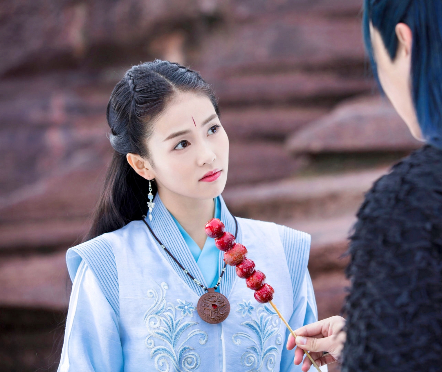 白鹿演过的古装剧角色,《招摇》里的路招摇,《周生如故》里的漼时宜